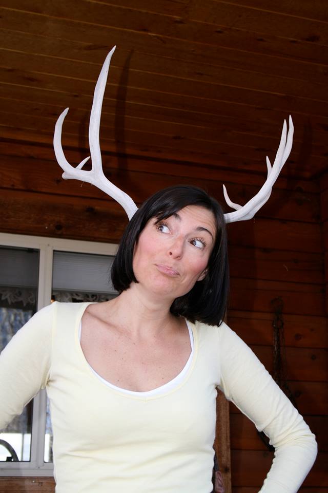 louise-decelis-with-deer horns-usa-holiday